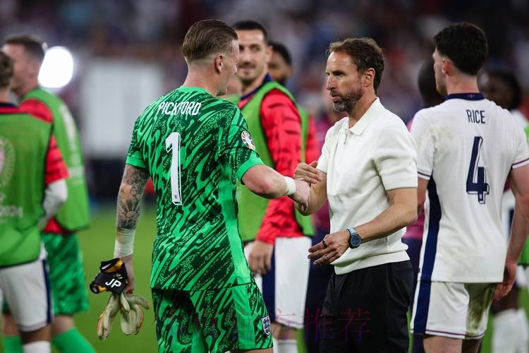 记者:贝林与吕迪格训练中发生冲突 最终握手言和 记者:贝林与吕迪格训练中发生冲突 最终握手言和